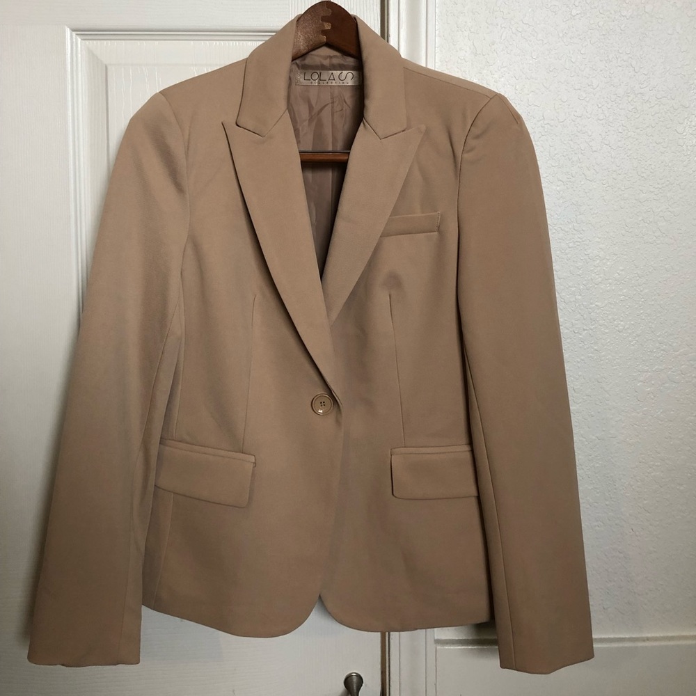 Lola’s collection nude/beige blazer